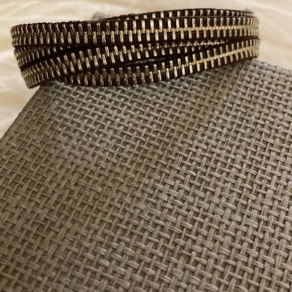 Hato Hasi Wrap Zipper Bracelet - Picture 2 of 3